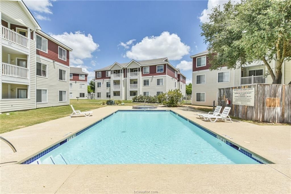 Property Photo: 529 Southwest Parkway Parkway 203 TX 77840
