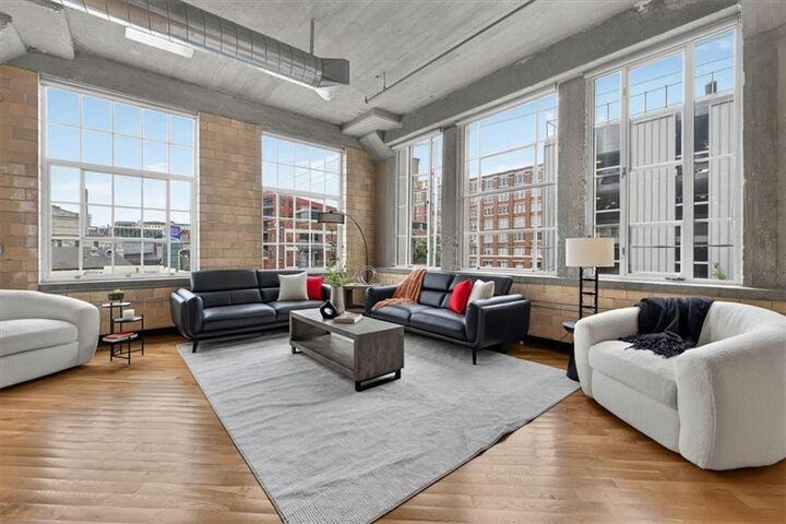 Property Photo: 2029 Wyandotte #204 Street 204 MO 64108
