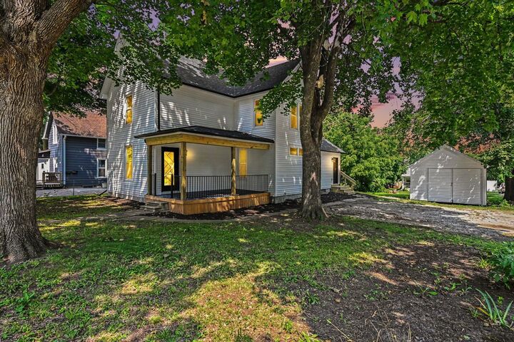 Property Photo:  804 E Ashland Avenue  IA 50125 