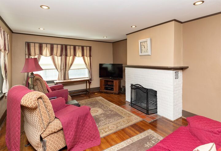 Property Photo: 526 SW Walnut Street IA 50023