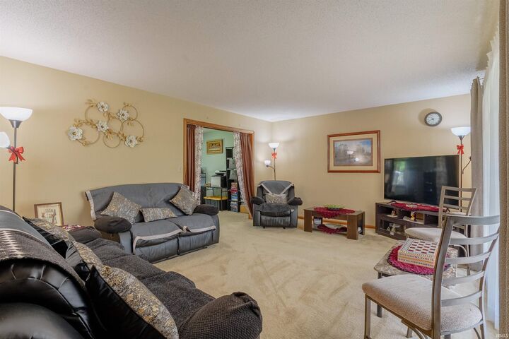 Property Photo:  905 Stahl Court  IN 47715 