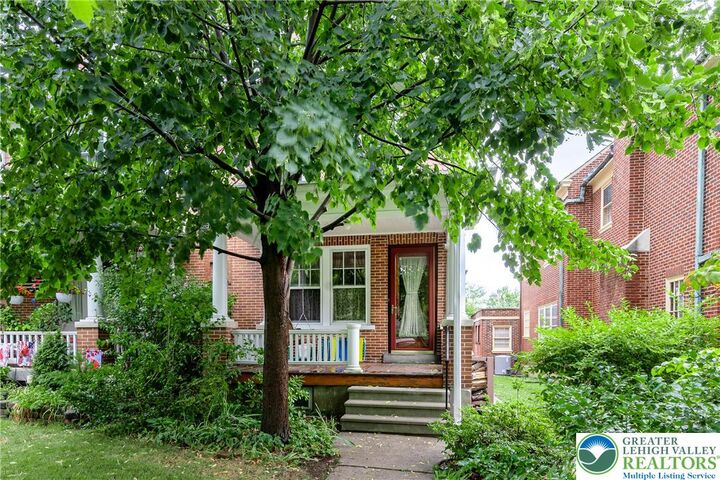 Property Photo: 822 Prospect Avenue PA 18018