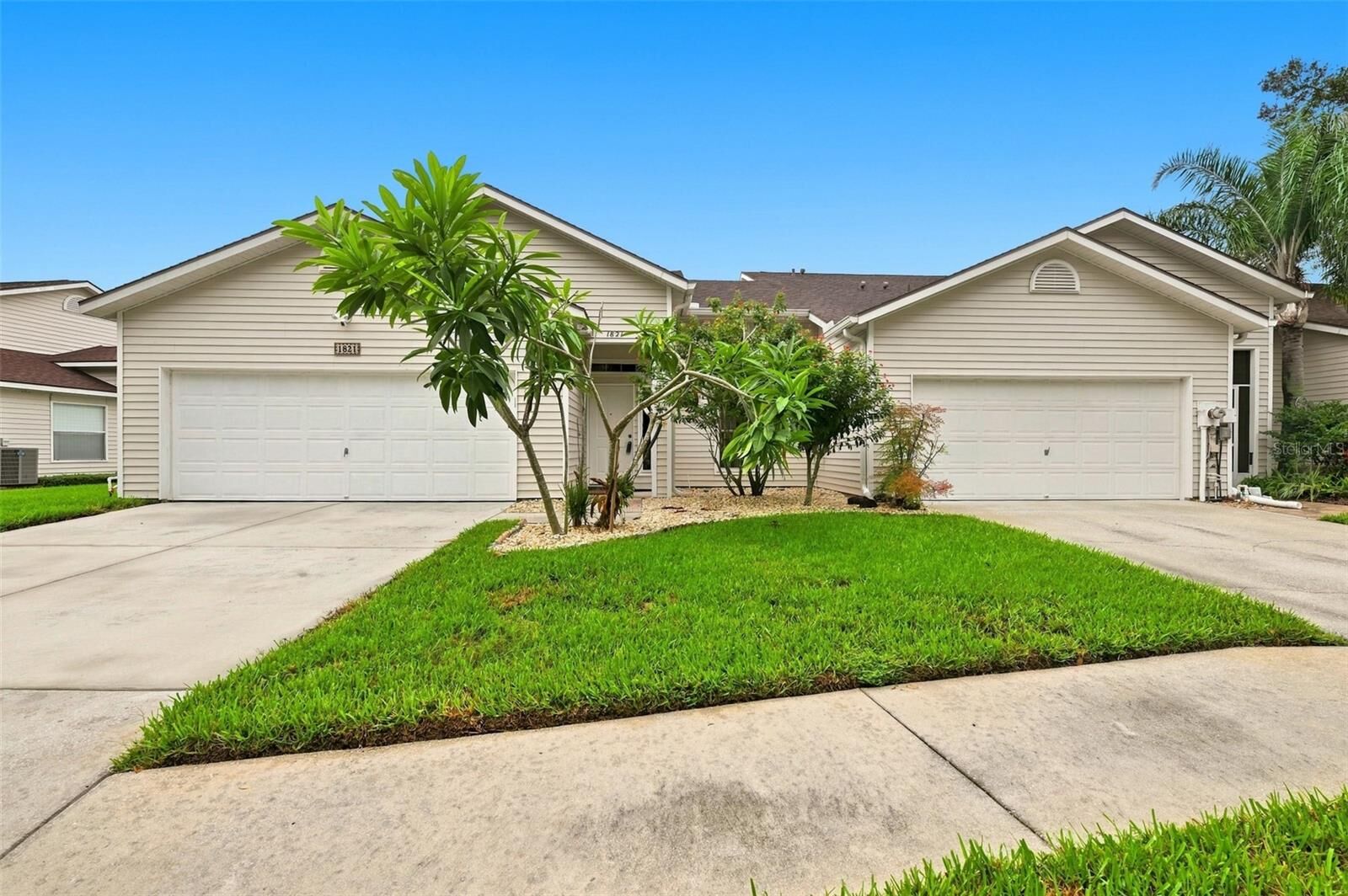 Property Photo: 1821 Lake Heron Drive FL 33549
