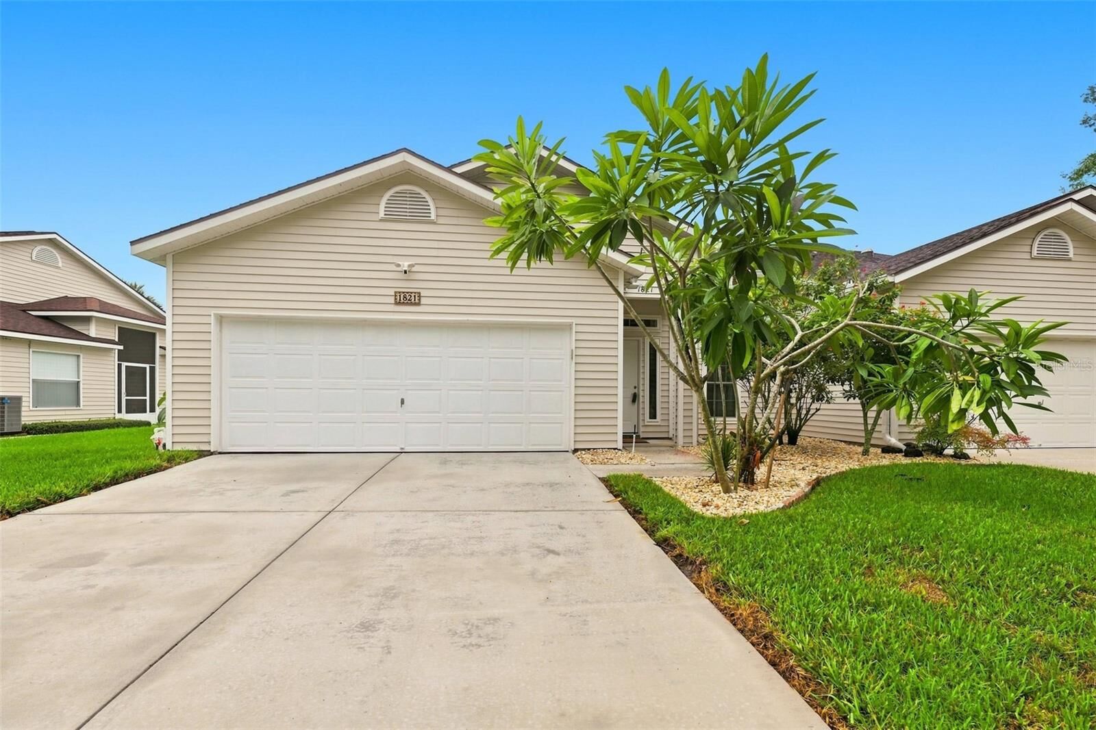 Property Photo: 1821 Lake Heron Drive FL 33549