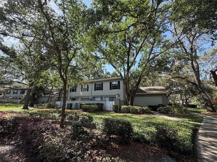 Property Photo: 6206 Dewdrop Way FL 33617