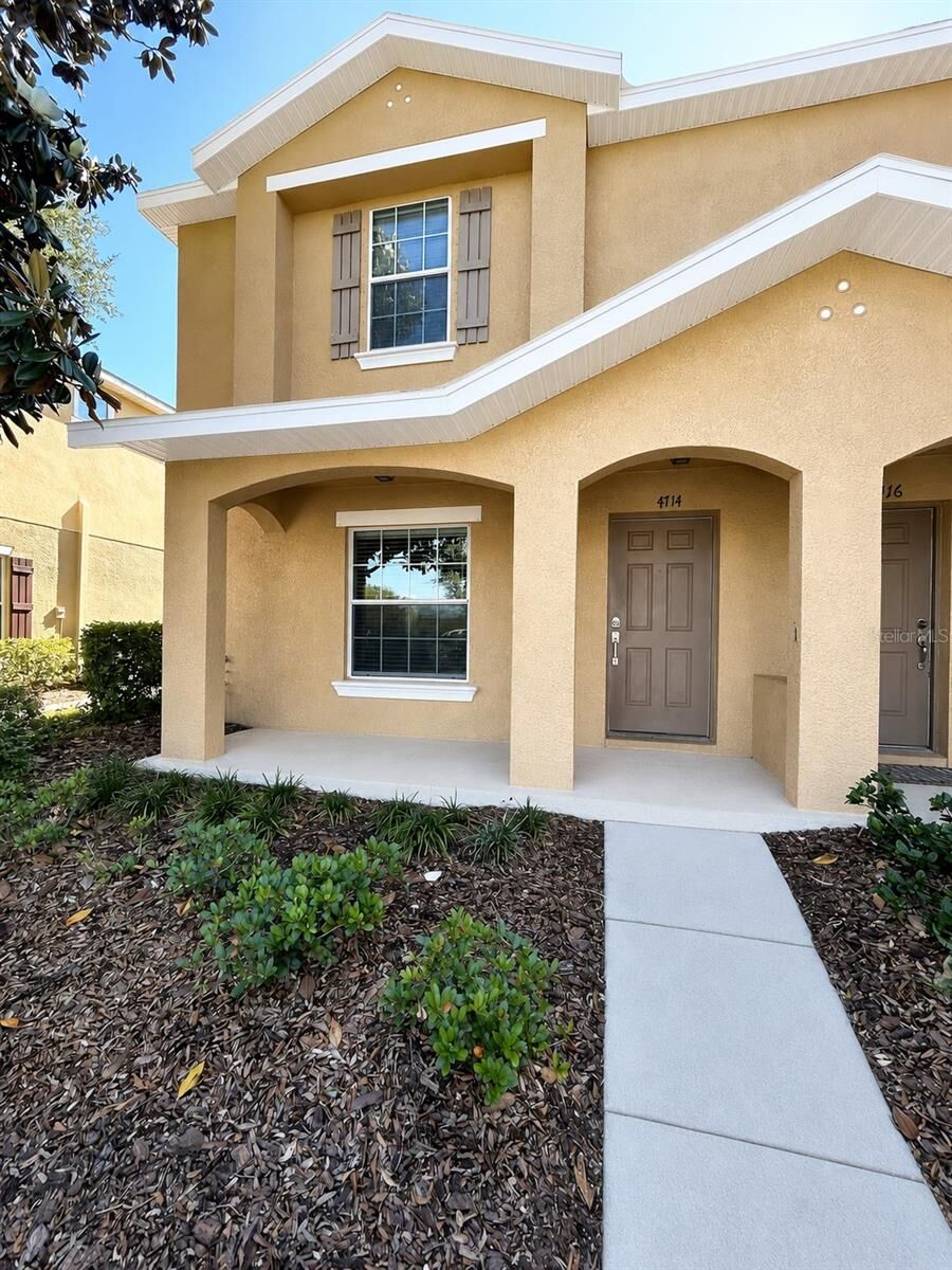 Property Photo:  4714 Chatterton Way  FL 33578 