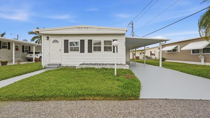 Property Photo: 4908 5th A Street E FL 34203