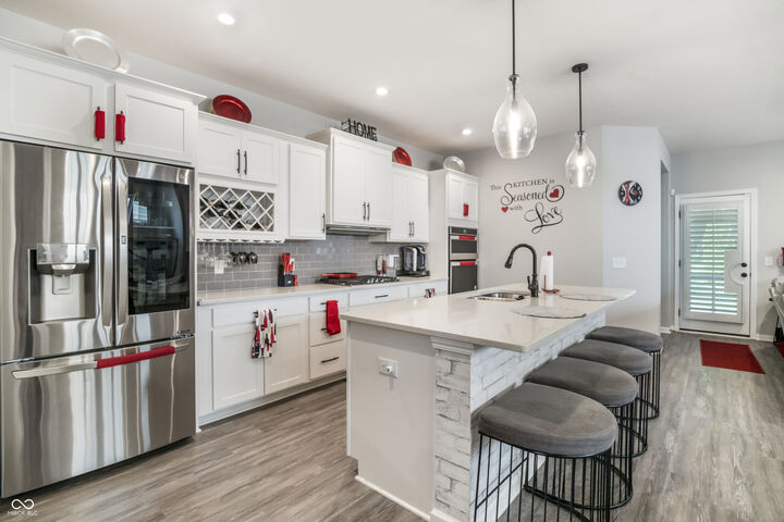 Property Photo:  1470 Hideaway Circle  IN 46112 