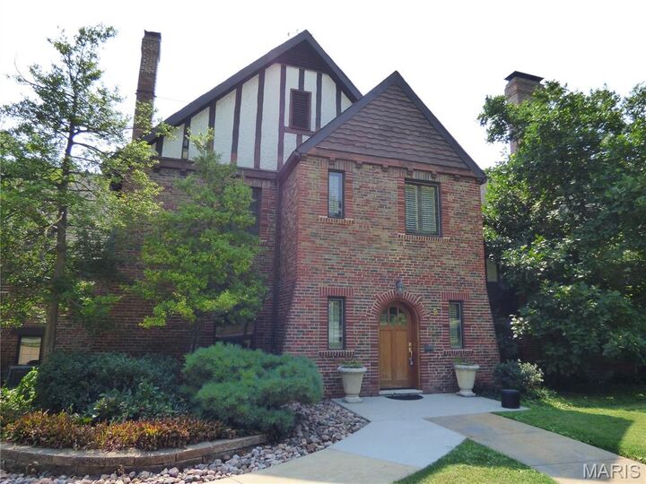 Property Photo:  9 Bellerive Acres  MO 63121 