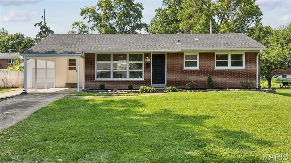 Property Photo: 160 Saint Patrick Lane MO 63031