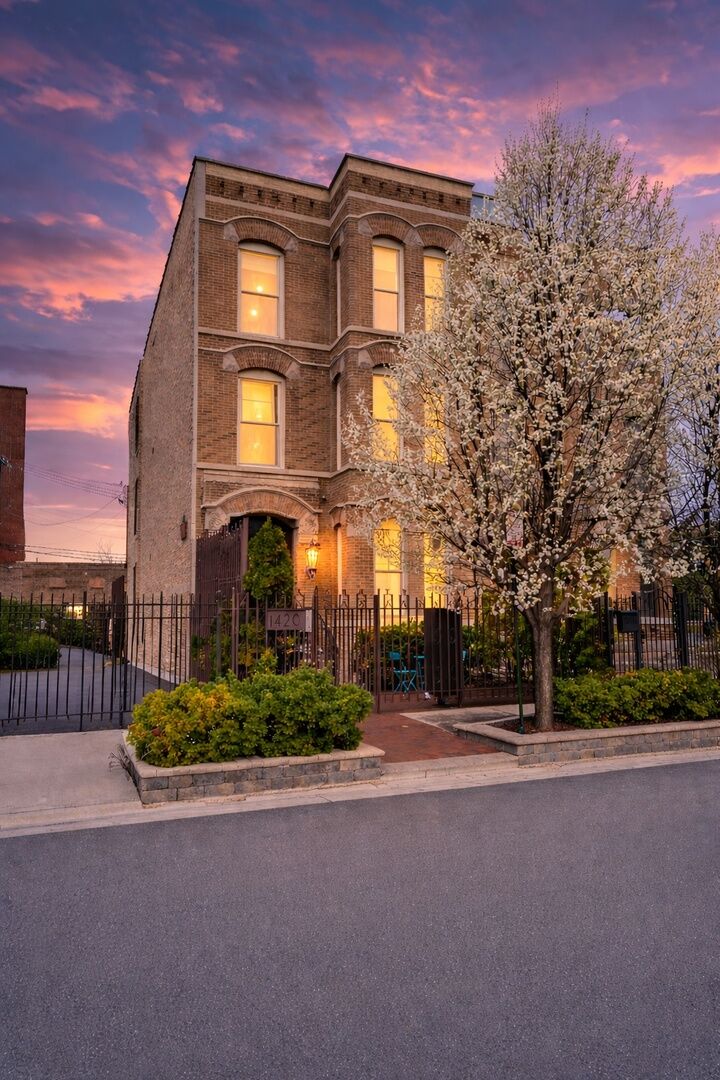 Property Photo: 1420 W Fulton Street IL 60607