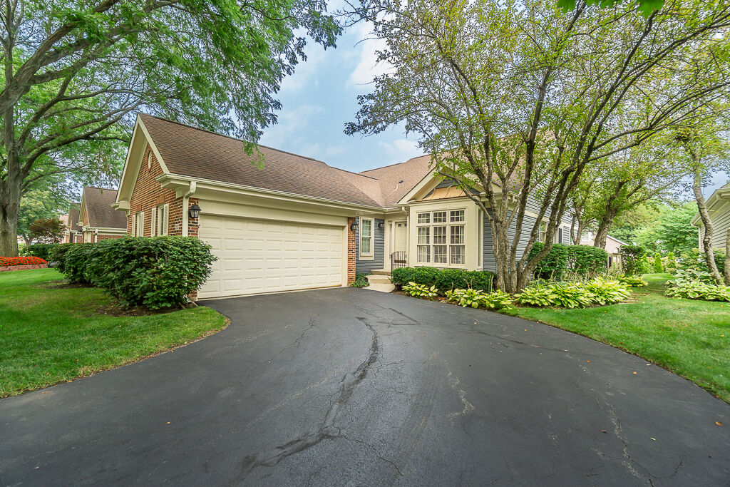 Property Photo: 2157 N Lake Shore Circle IL 60004