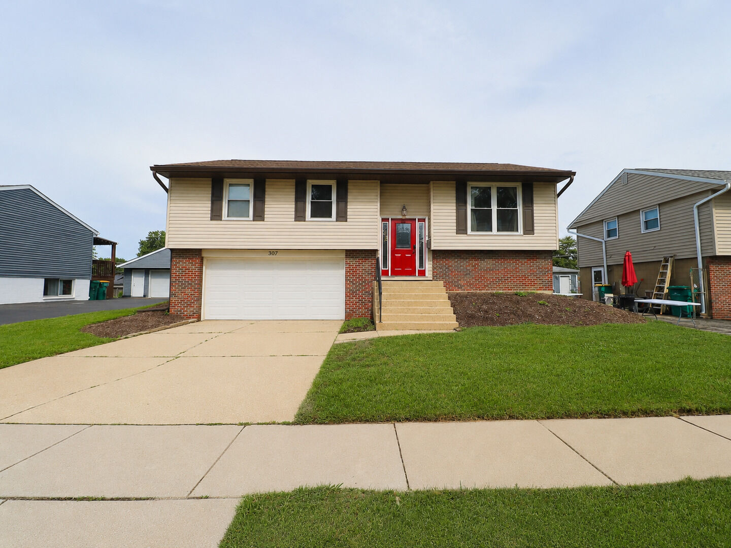 Property Photo: 307 Hickory Avenue IL 60446