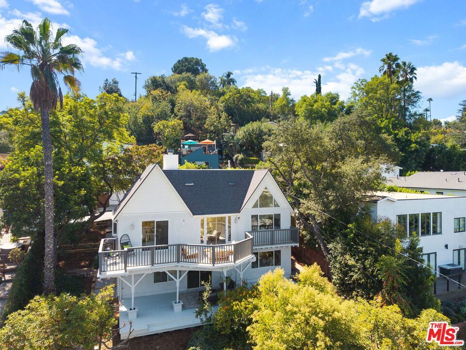 Property Photo: 11543 Sunshine Terrace CA 91604