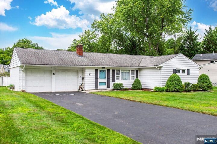 Property Photo:  37 Susan Avenue  NJ 07432 