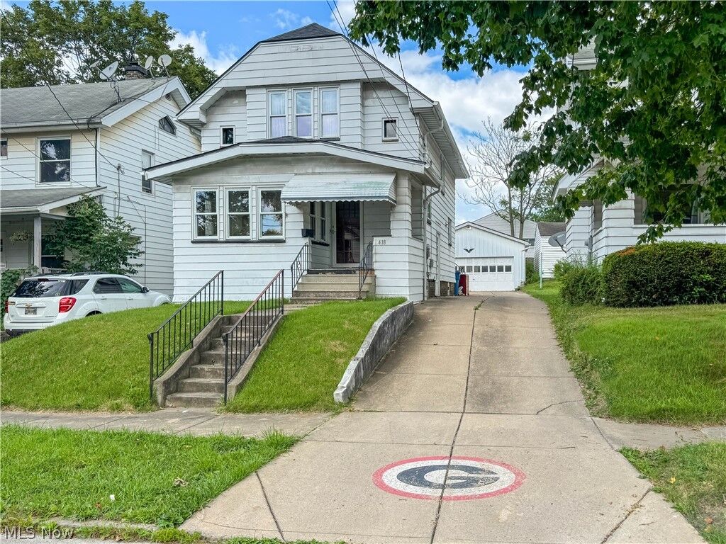 Property Photo: 418 E Prospect Street OH 44420