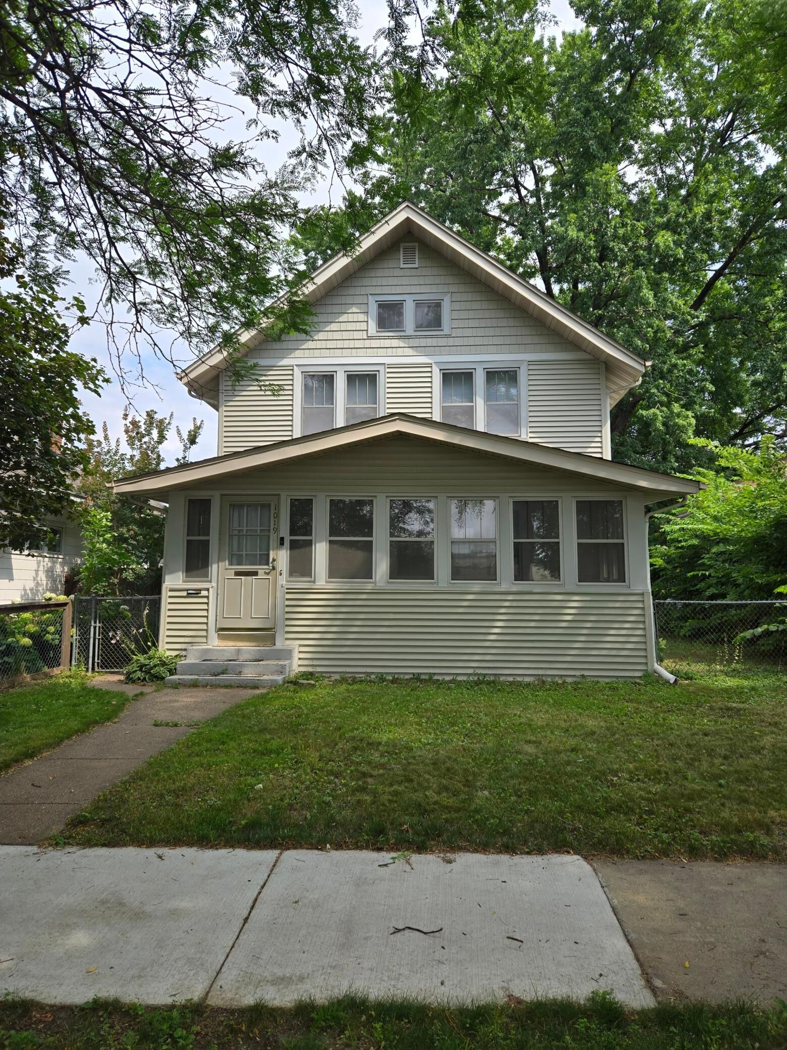 Property Photo:  1019 Sherburne Avenue  MN 55104 