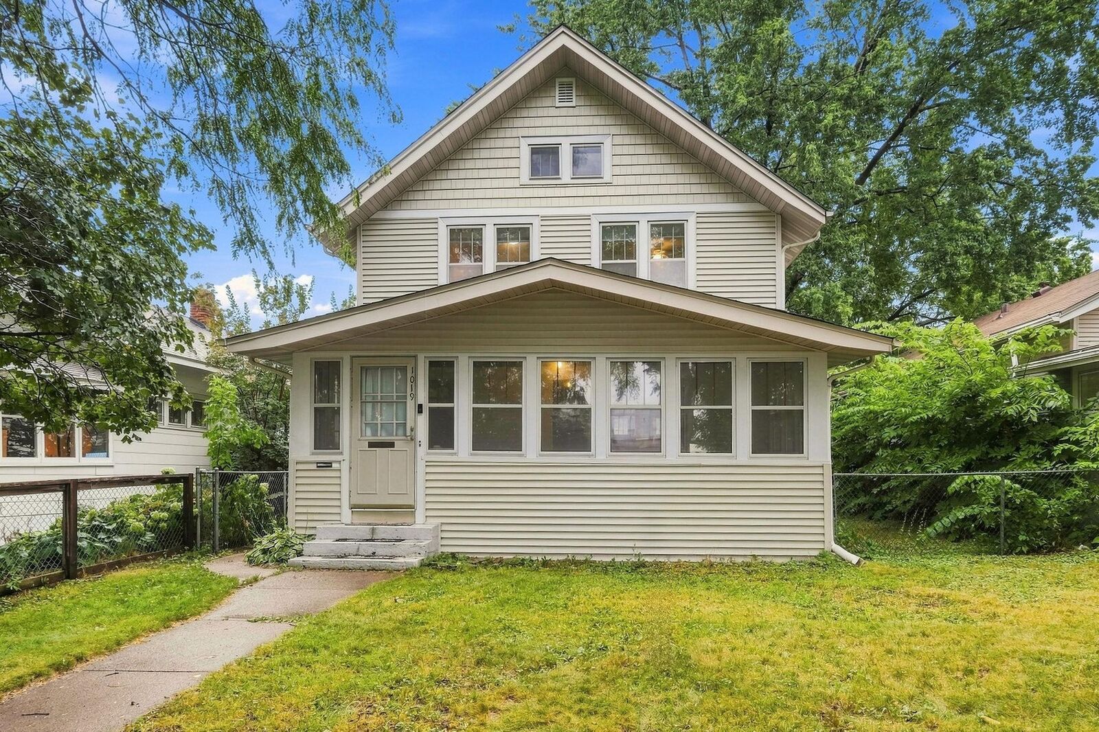Property Photo: 1019 Sherburne Avenue MN 55104