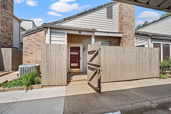 Property Photo: 2320 Torrington Drive C TX 76012