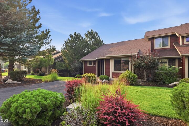 Property Photo: 10614 Village Loop OR 97756