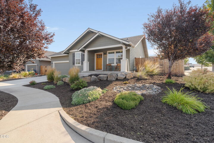 Property Photo:  320 NW 33rd Street  OR 97756 