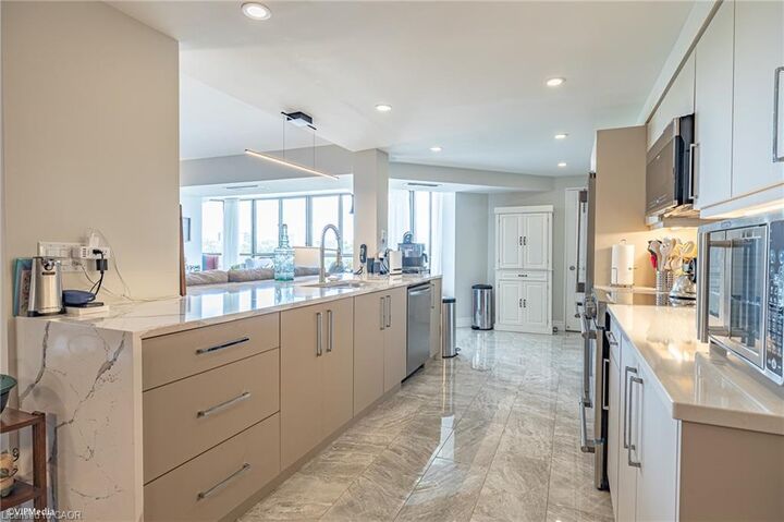 Property Photo: 265 Westcourt Place 601 ON N2L 6E4