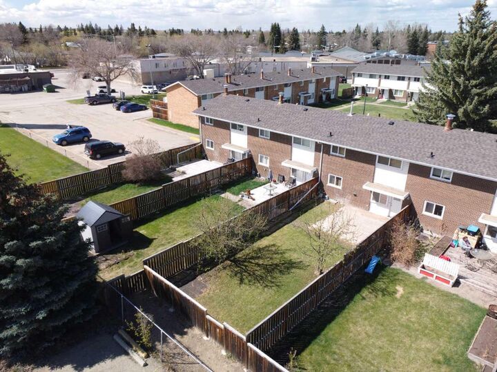 Property Photo:  3907 39 Street 1602  AB T4N 0M6 