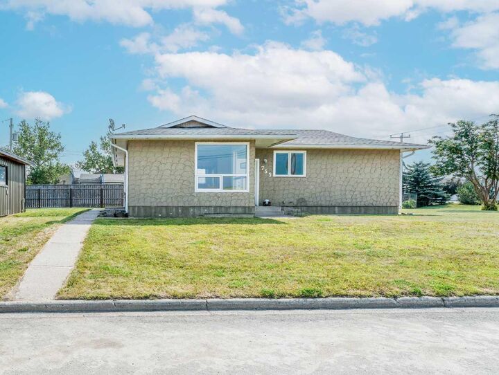 Property Photo: 755 East Avenue AB T0K 1W0