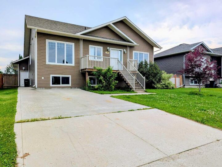 Property Photo:  721 12 Street SE  AB T0G 2A3 