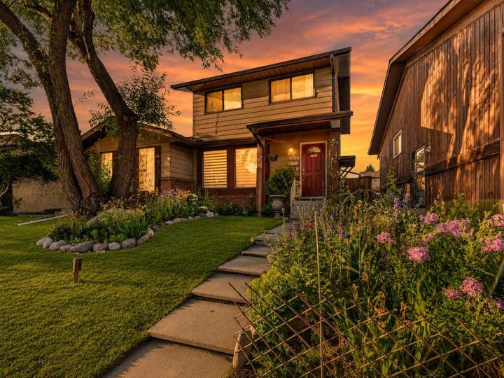 Property Photo: 4726 44 Avenue NE AB T1Y 3P1