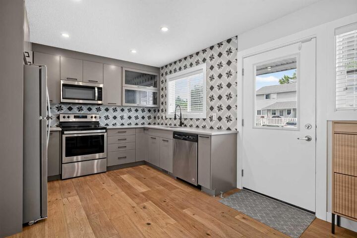 Property Photo:  313 Killarney Glen Court SW  AB T3E 7H4 