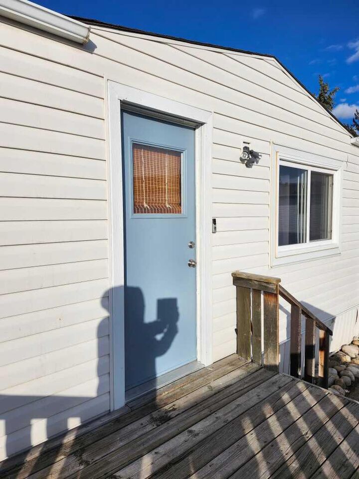 Property Photo:  14 Parkview Avenue  AB T4P 1K1 