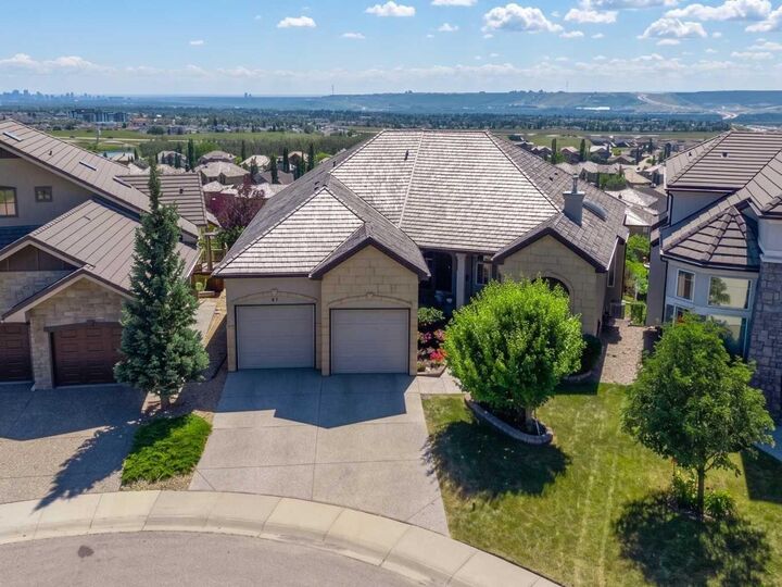 87 Royal Ridge Terrace NW — photo 1
