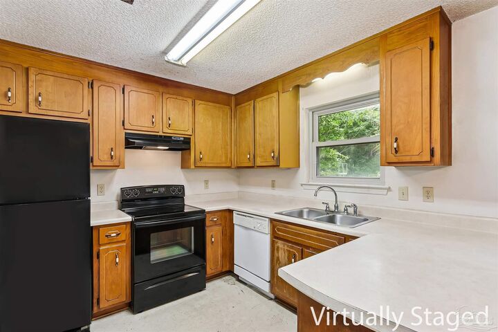 Property Photo: 6508 Bass Ln FL 32570