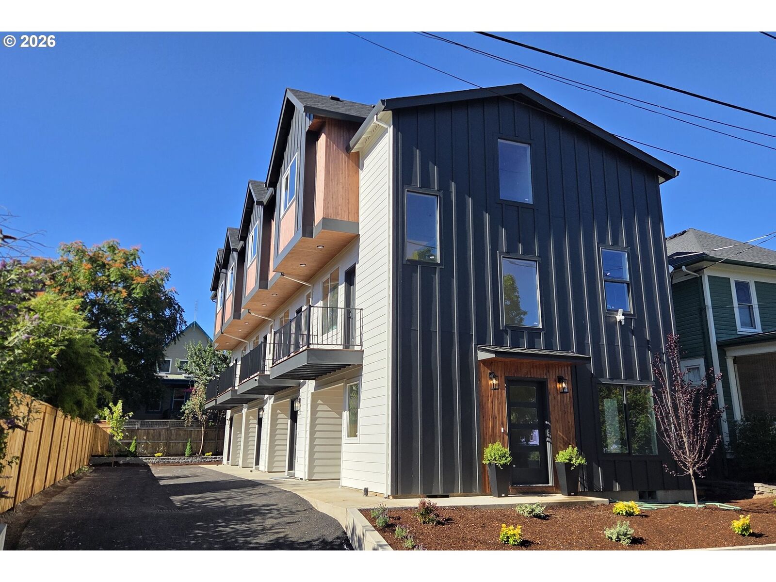 Property Photo:  1529 SE Tenino St  OR 97202 