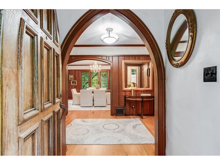 Property Photo:  920 Fairway Rd  OR 97034 