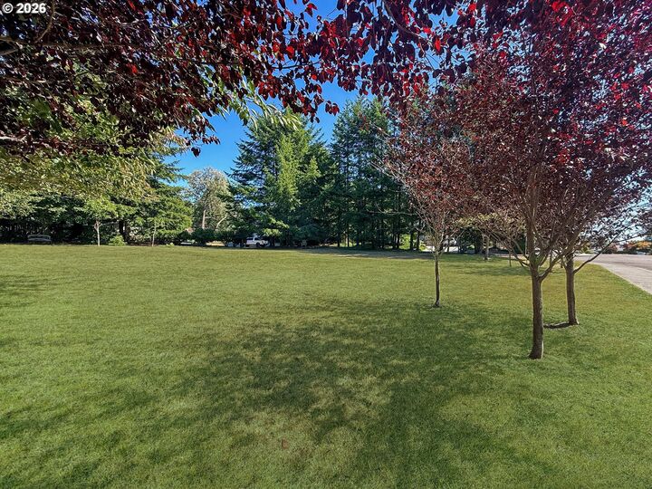 Property Photo:  932 Midland Way  OR 97415 