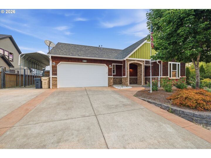 Property Photo:  1282 SE Academy St  OR 97338 