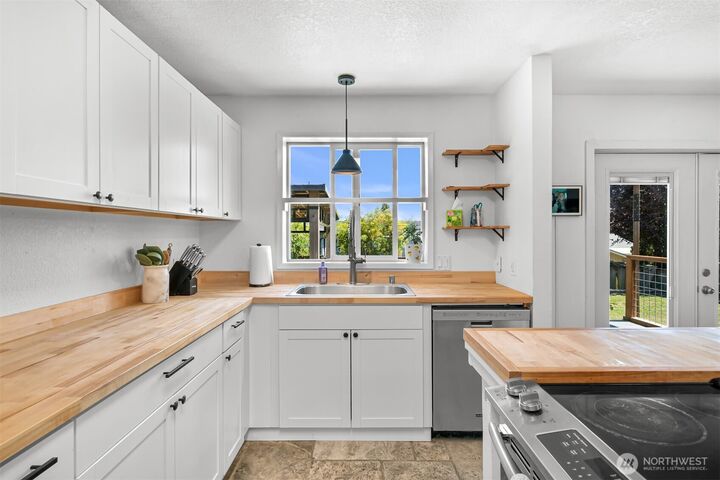 Property Photo:  5868  Sherry Place  WA 98248 