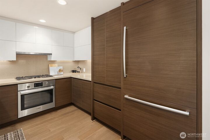 Property Photo: 583 Battery Street 516N WA 98121