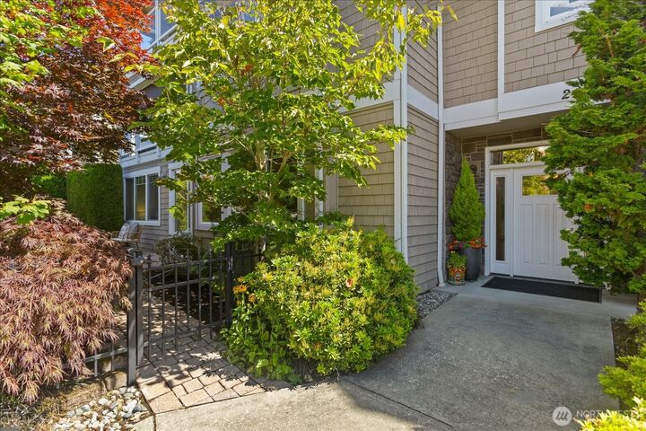 Property Photo:  249  4th Avenue S 101  WA 98020 