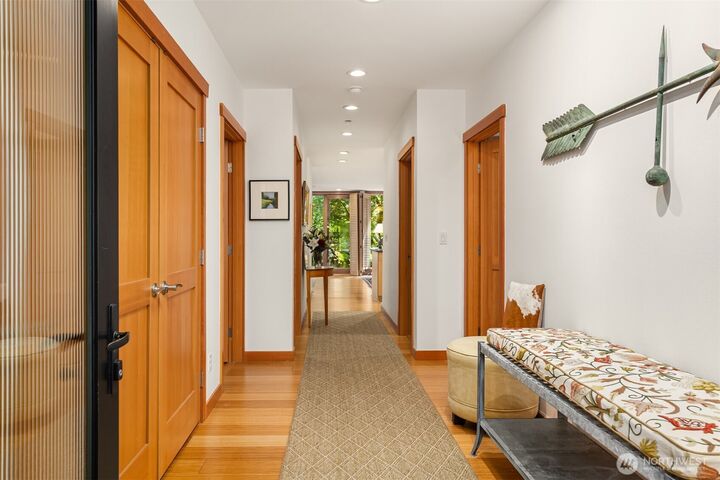 Property Photo: 998 NE Vineyard Lane J101 WA 98110