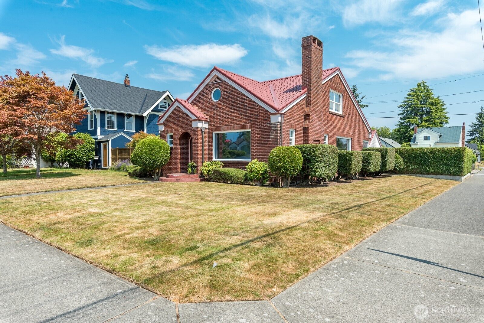 Property Photo: 1831 Rucker Ave WA 98201