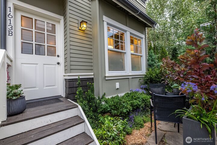 Property Photo: 1613 21st Avenue B WA 98122