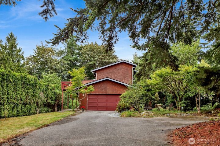 Property Photo:  1225  Verona Street  WA 98229 