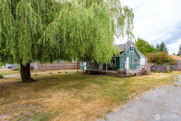 Property Photo: 806 Pacific Street WA 98284
