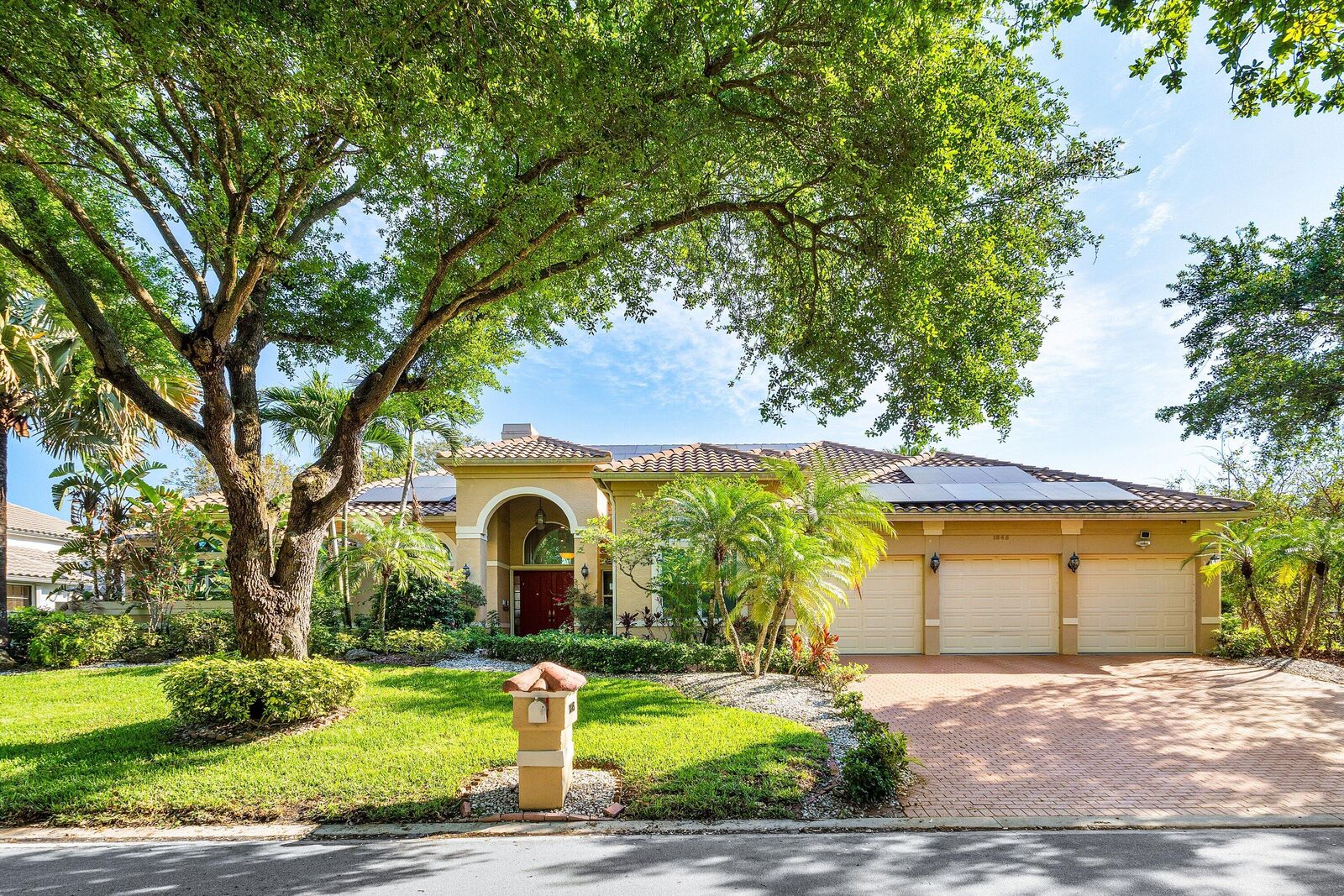 Property Photo:  1845 Eagle Trace Boulevard  FL 33071 