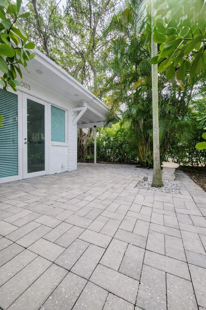Property Photo:  1415 SE 2nd Street 3  FL 33301 
