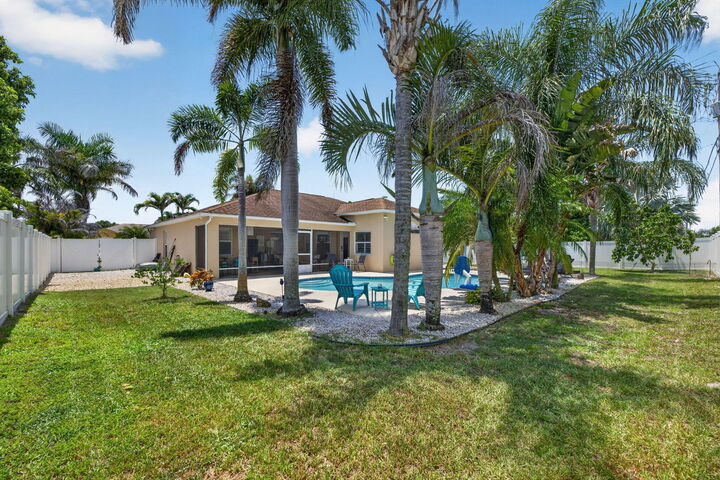 Property Photo:  709 SW Jacoby Avenue  FL 34953 