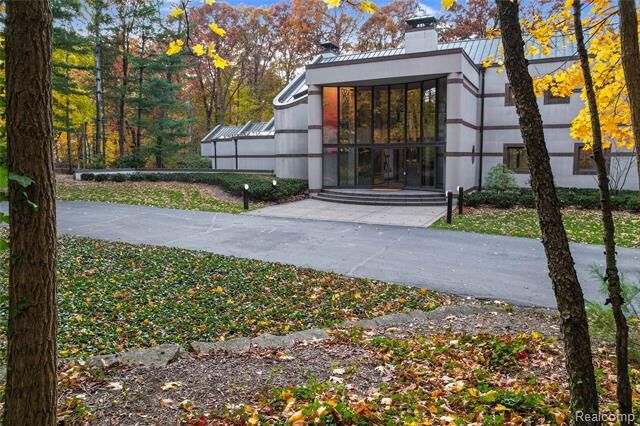 Property Photo: 1335 Trowbridge Road MI 48304